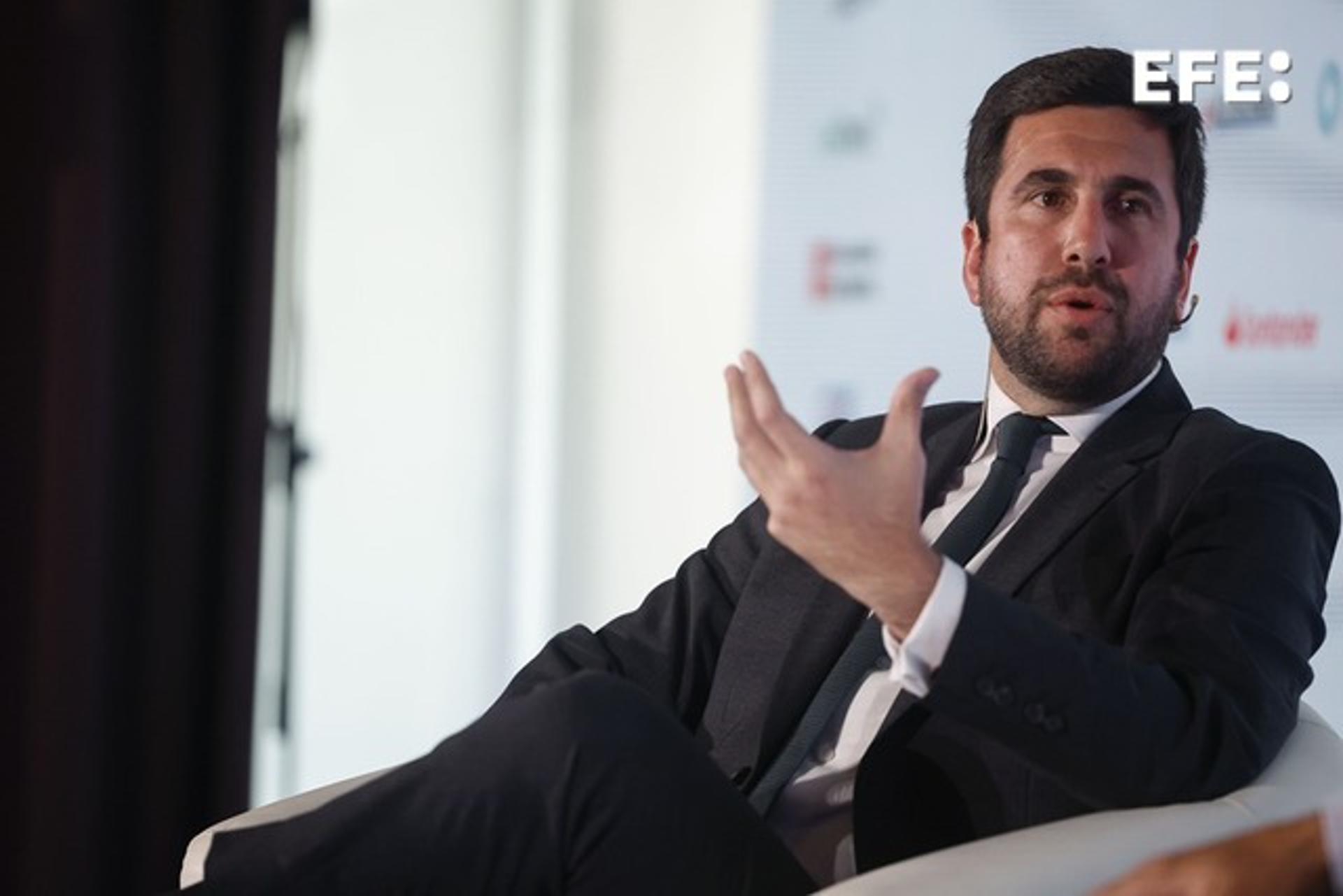 El presidente Ejecutivo del Grupo Cox, Enrique Riquelme, este miércoles durante su intervención en el VII Foro Internacional organizado por el diario económico Expansión que se celebra en el Parador de Alcalá de Henares (Madrid). EFE/ Javier Lizon