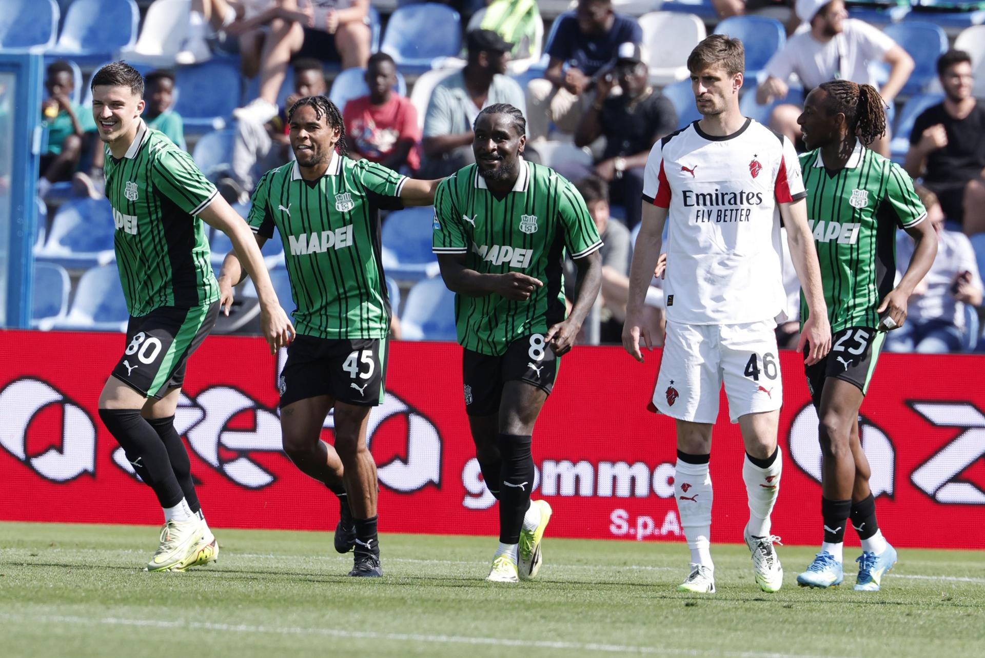 Titular el ecuatoriaño Estupiñán, pero el Milán pierde ante Sassuolo