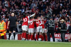 Los jugadores del Arsenal celebran el 1-0 de Kai Havertz durante el partido de la Premier League que han jugado Arsenal FC y Burnley FC, en Londres, Reino Unido. EFE/EPA/DAVID CLIFF