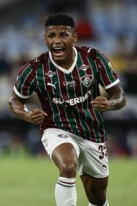 Hércules celebra el gol que dictó la remontada de Fluminense hacia la victoria sobre La Guaira y la clasificación a los octavos de final de la Copa Libertadores, este miércoles en el estadio Maracaná de Río de Janeiro. EFE/ André Coelho