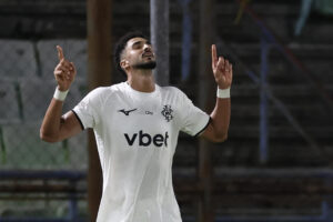 El español Christopher Ramos de la Flor marcó un autogol y después se reinvindicó al anotar un tanto para Botafogo ante el Caracas en la Copa Sudamericana. EFE/Miguel Gutiérrez