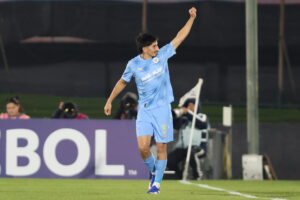 Franco Pizzichillo, de Montevideo City Torque, celebra un gol durante un partido de la fase de grupos de la Copa Sudamericana entre Montevideo City Torque y Deportivo Riestra en el estadio Centenario en Montevideo (Uruguay). EFE/Gastón Britos