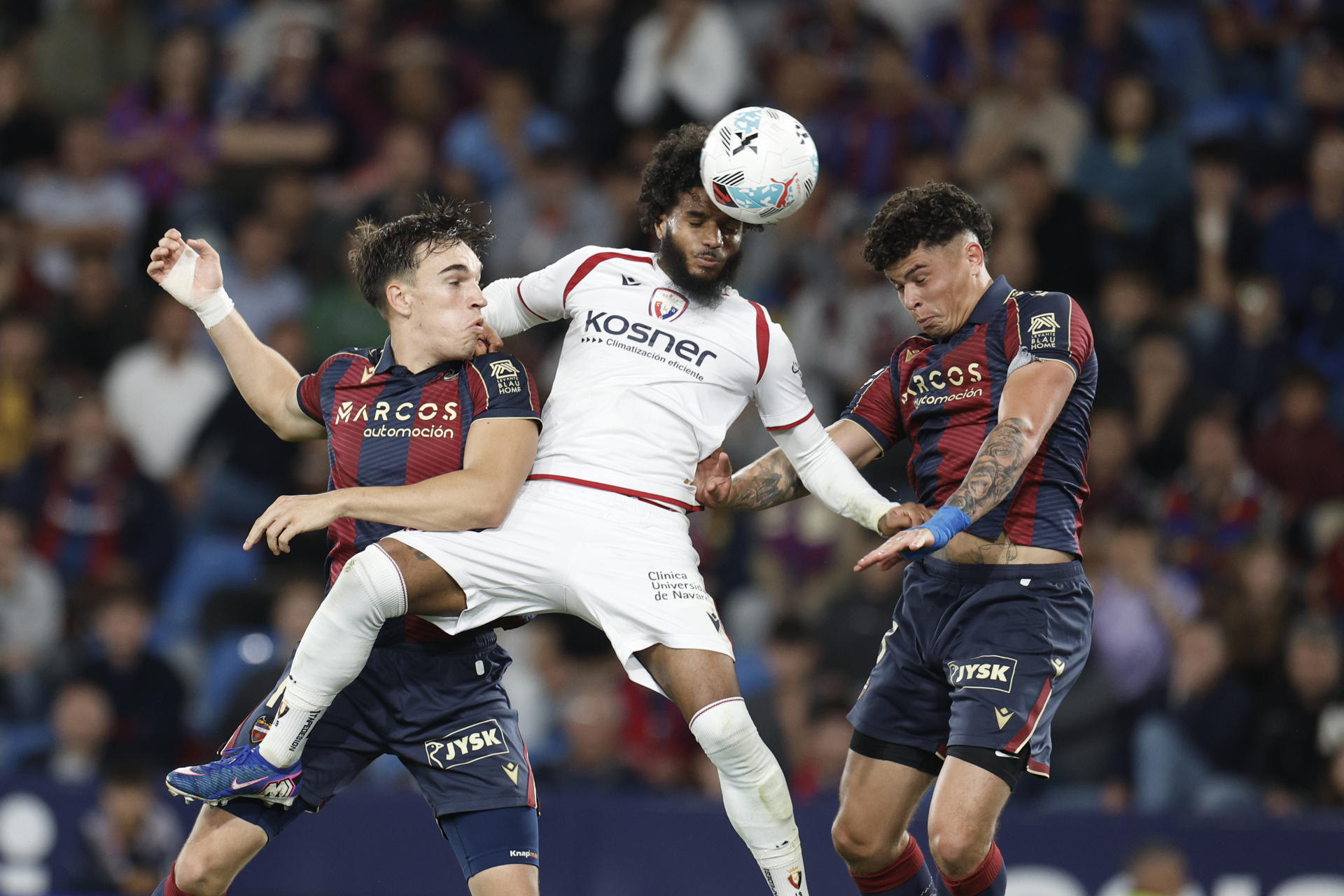 Con argentino Moreno, Levante reina en la locura y lucha por la permanencia