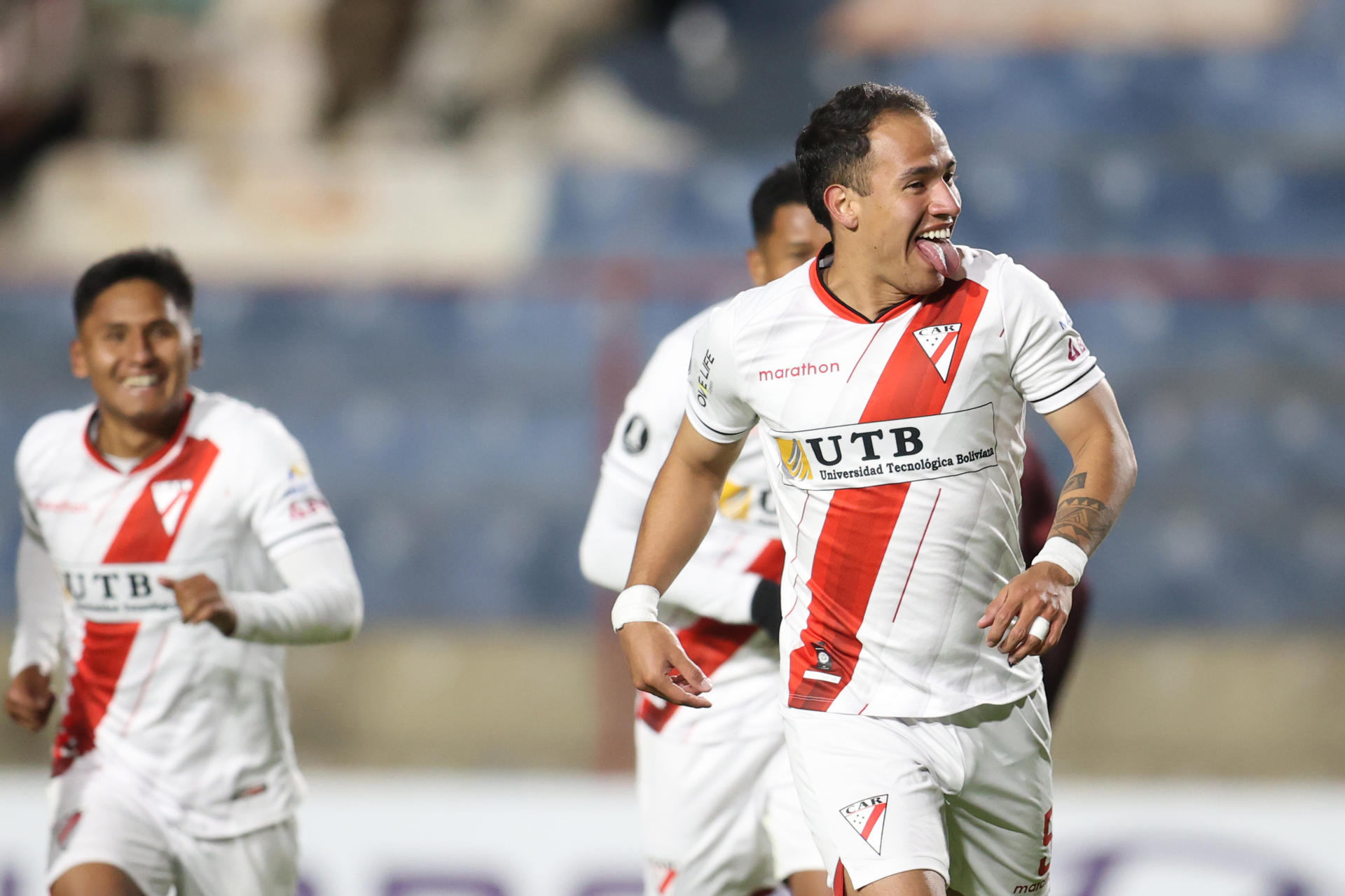 Con doblete argentino Always Ready golea en su casa a Lanus