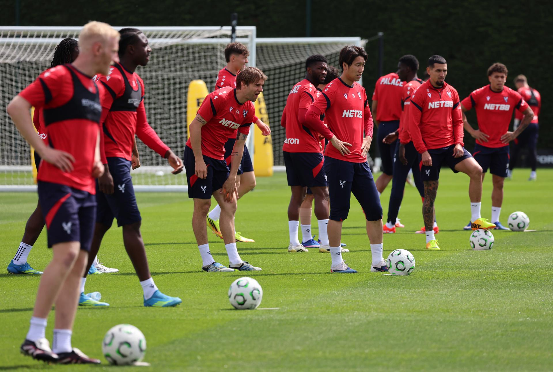 Futbolistas del Crystal Palace, durante un entrenamiento el pasado 21 de mayo previo a la disputa de la final de la Liga Conferencia. EFE/ANDY RAIN