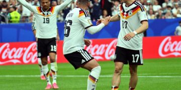 Alt ¡GOLPE DE AUTORIDAD! Alemán Havertz y curazoleño Comenencia marcan una noche histórica