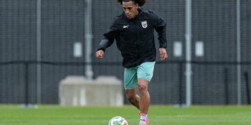 Alt Adalberto Carrasquilla, Jiovany Ramos, Panamá, Pumas UNAM, Academia Puerto Cabello, Liga MX, Primera División de Venezuela, Ghana