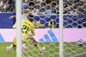 alt EMPATE DE INFARTO: uruguayos Araújo, Valverde y Viñas evitan el golpe saudí en Miami