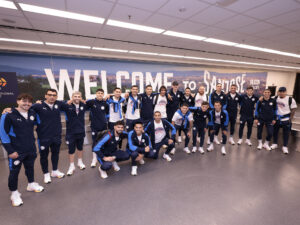 Fotografía cedida por la Asociación Paraguaya de Fútbol (APF) de los jugadores de la selección posando a su llegada este domingo a San José (EE.UU) para jugar el Mundial. EFE/ Asociación Paraguaya de Fútbol
