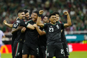 alt GOLPE DE AUTORIDAD: mexicano Romo castiga al surcoreano Kim y manda al Tri a dieciseisavos