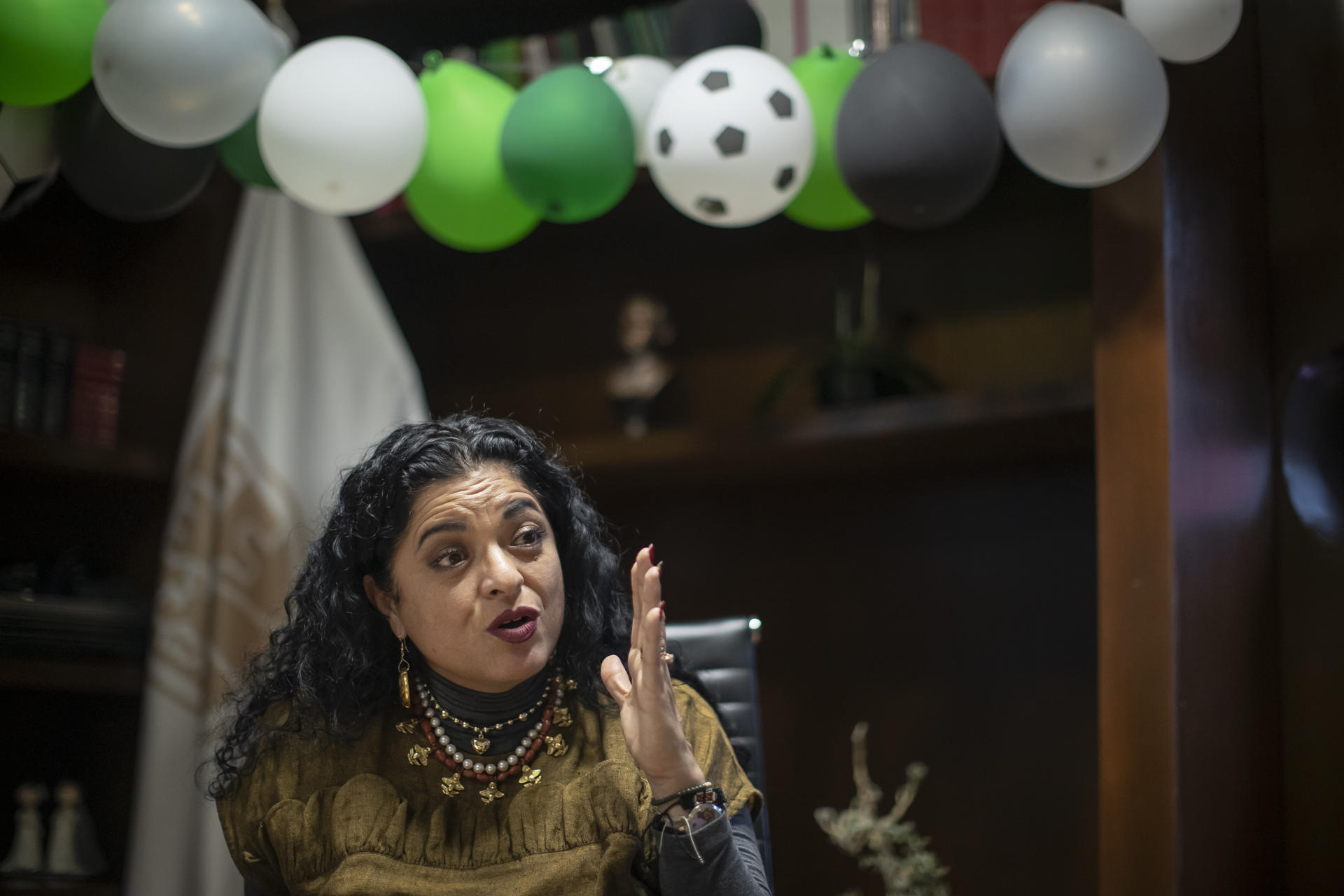 La secretaria de Turismo de la Ciudad de México, Alejandra Frausto, habla durante una entrevista con EFE este martes, en Ciudad de México (México). EFE/Isaac Esquivel 