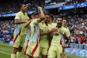 Alex Baena celebra un gol en una imagen de archivo de los Juegos Olímpicos de París 2024, junto a Eric García, Pubill y más compañeros. EFE/ Kiko Huesca