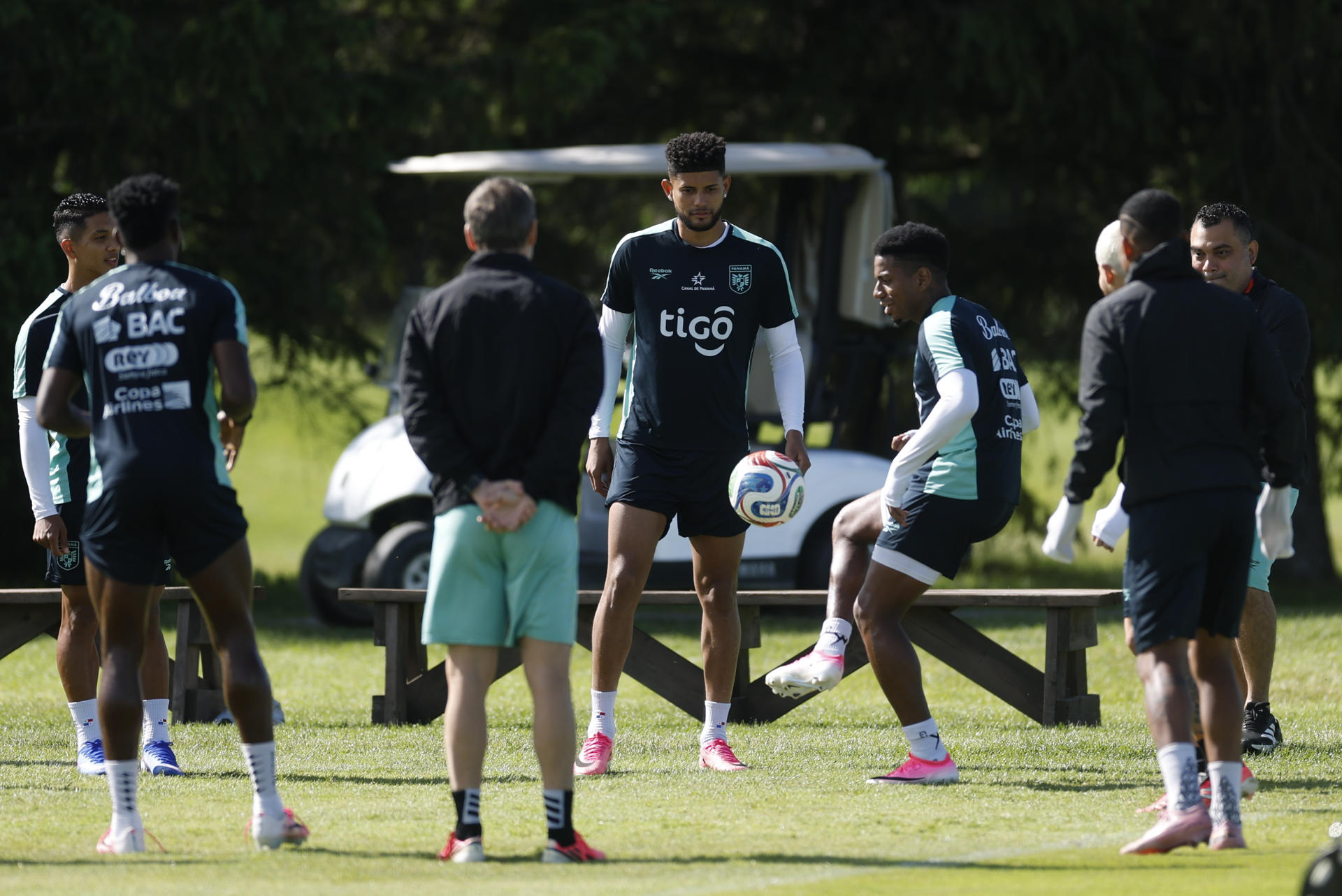 Jugadores de la selección de Panamá entrenan en el complejo deportivo de Nottawasaga, en Ontario (Canadá). EFE/Bienvenido Velasco