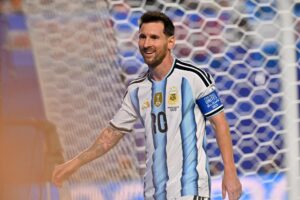 alt DEBUT PERFECTO DE ARGENTINA: Messi firma triplete ante Argelia y alcanza al alemán Klose
