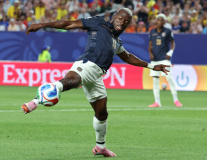 alt NO SE BAJA LA TRI: ecuatoriano Valencia sostiene la ilusión de Ecuador en el Mundial