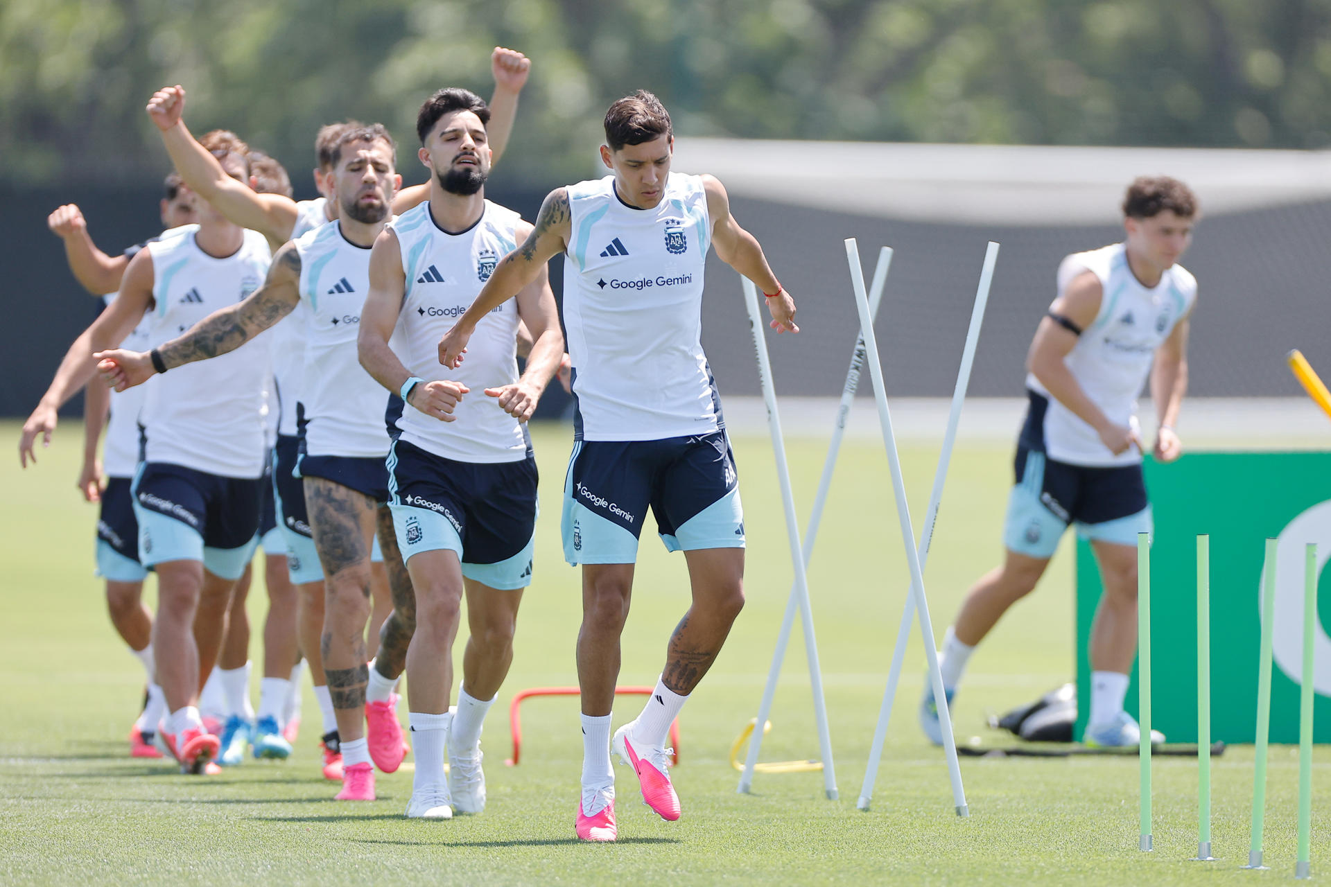 Los jugadores de Argentina durante una sesión de entrenamiento en Kansas City (EE.UU.), de cara al partido del grupo J del Mundial 2026 que disputarán contra Austria. EFE/ Juan Ignacio Roncoroni