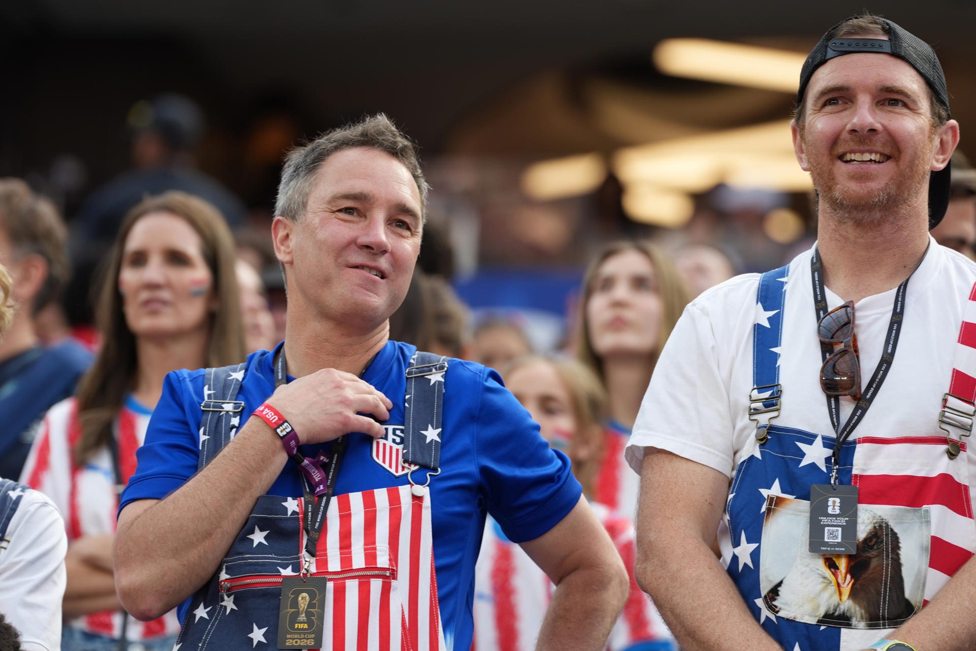 Aficionados de Estados Unidos reaccionan el 12 de junio, previo a un partido del grupo D del Mundial de la FIFA 2026 entre Estados Unidos y Paraguay en el estadio SoFi en Los Ángeles (EE.UU.). EFE/ Omar Alonso
