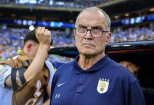 alt DOLOR CELESTE: uruguayo Araújo rescata a Bielsa, pero saudí Al-Amri deja a Uruguay con sabor a derrota