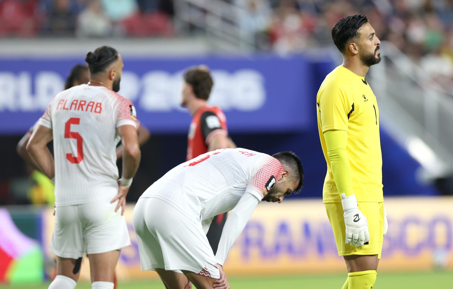 El portero de Jordania, Yazeed Abulaila, y sus compañeros reaccionan durante el partido de la fase de grupos de la Copa Mundial de la FIFA 2026 entre Austria y Jordania, en San Francisco, EE.UU. EFE/EPA/BENJAMIN FANJOY
