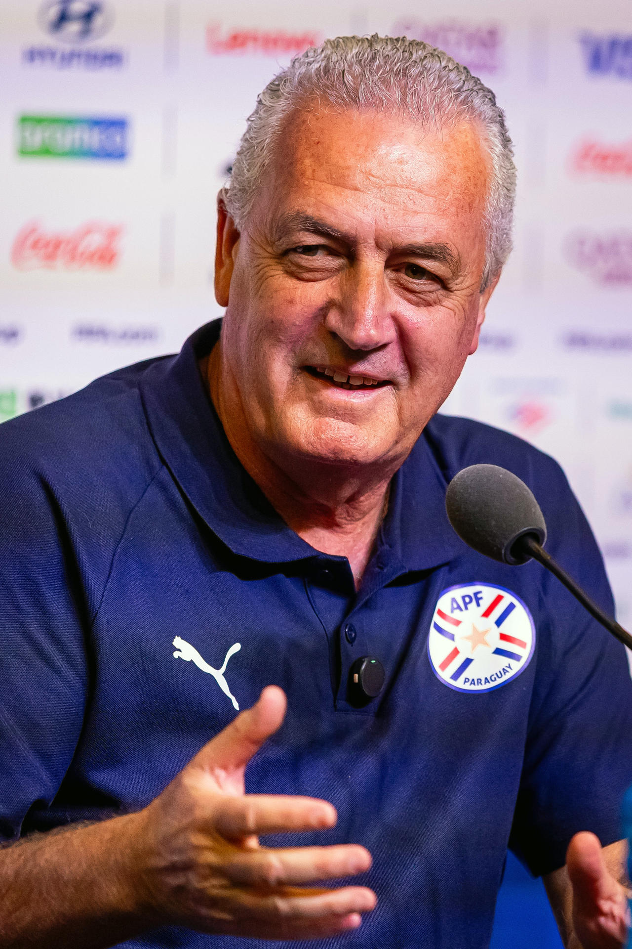 El seleccionador de Paraguay, Gustavo Alfaro, habla en una rueda de prensa en San Francisco, California (Estados Unidos). EFE/ Miguel Gutiérrez 