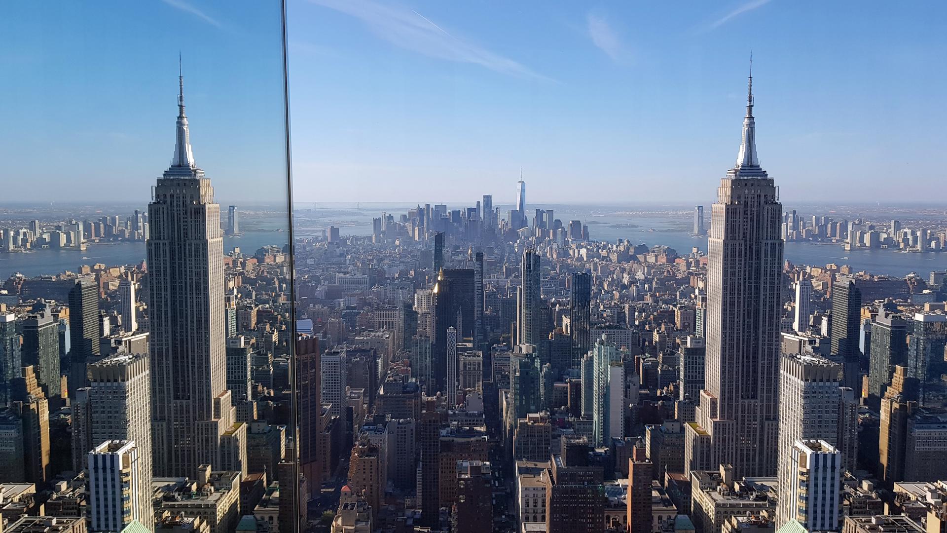 Fotografía de archivo del edificio Empire State y su reflejo en el nuevo mirador 'Summit' (Cumbre), EFE/Jorge Fuentelsaz