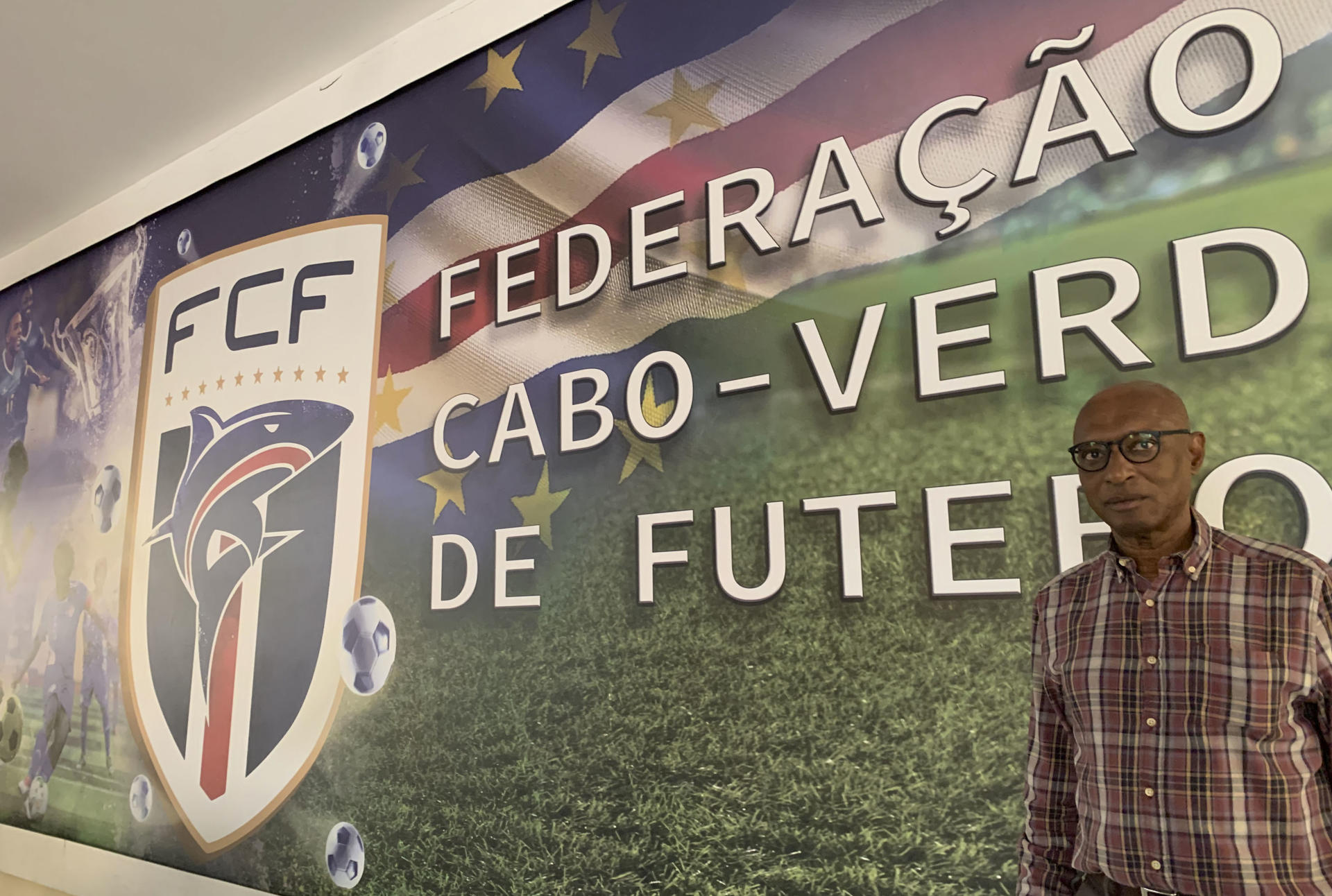 Fotografía de María José Cardenete, en la que puede verse en una imagen de archivo del 21 de noviembre de 2025 al presidente de la federación de fútbol de Cabo Verde, Mario Semedo. EFE 