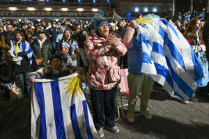 alt ¡EMPATE CON SABOR A GOLPE! uruguayo Araújo salva a Bielsa y el saudí Al-Owais frustra a la Celeste