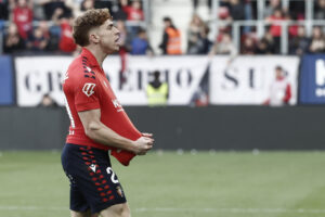 El centrocampista del Liverpool celebra un gol con su equipo hasta ahora, el Osasuna. EFE/ Jesús Diges
