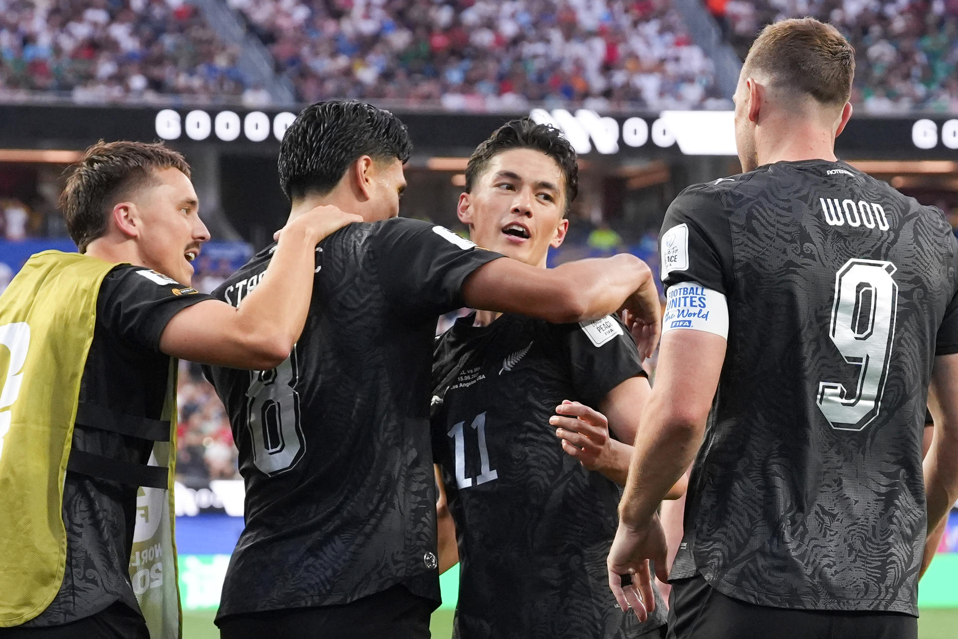 Elijah Just (c), de Nueva Zelanda, anotó doblete en partido del grupo G del Mundial 2026 ante Irán. EFE/Omar Alonso