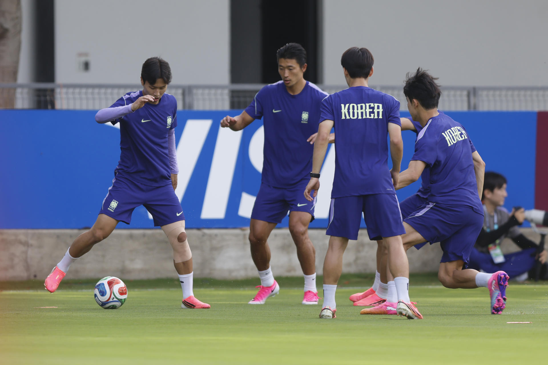Jugadores de Corea del Sur entrenan este miércoles, en Guadalajara (México). EFE/ Francisco Guasco 