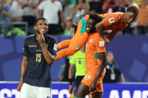alt GOLPE AL INVICTO: marfileño Diallo castiga a ecuatorianos Valencia, Minda y Yeboah