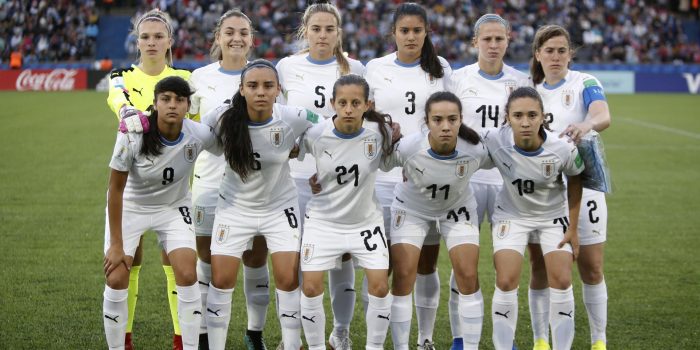 Uruguay goleó 6-1 a Perú en fútbol femenino