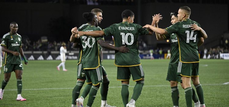 Evander en Portland Timbers con Santiago Moreno y Jonathan Rodríguez