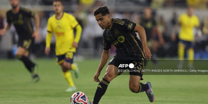 LOS ANGELES, CALIFORNIA - MAY 31: Frankie Amaya #23 of Los Angeles FC runs with the ball during the FIFA Club World Cup 2025 Play-In match between Los Angeles Football Club and Club America at BMO Stadium on May 31, 2025 in Los Angeles, California.   Jessie Alcheh/Getty Images/AFP (Photo by Jessie Alcheh / GETTY IMAGES NORTH AMERICA / Getty Images via AFP)
