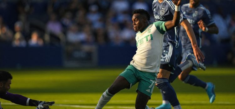KANSAS CITY, KANSAS - SEPTEMBER 07: Jáder Obrian #7 of Austin FC shoots against John Pulskamp #1 of Sporting Kansas City during the first half at Children's Mercy Park on September 07, 2025 in Kansas City, Kansas.   Jay Biggerstaff/Getty Images/AFP (Photo by Jay Biggerstaff / GETTY IMAGES NORTH AMERICA / Getty Images via AFP)