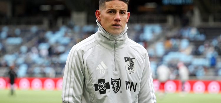 ST PAUL, MINNESOTA - FEBRUARY 28: James Rodríguez #10 of Minnesota United looks on prior to the start of the match against FC Cincinnati at Allianz Field on February 28, 2026 in St Paul, Minnesota. Minnesota defeated Cincinnati 1-0.   David Berding/Getty Images/AFP (Photo by David Berding / GETTY IMAGES NORTH AMERICA / Getty Images via AFP)