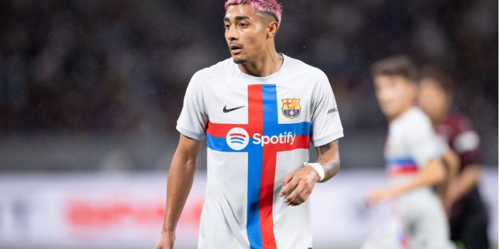 ALT Julián Araujo, el mexicano que busca un puesto en el Barcelona