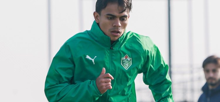 Aaron Suarez, tico en Turquia