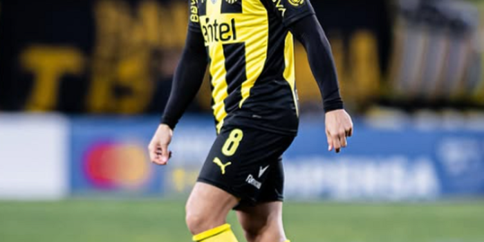 alt Con la participación de sus 3 jugadores extranjeros Peñarol se lleva la victoria frente a Wanderers