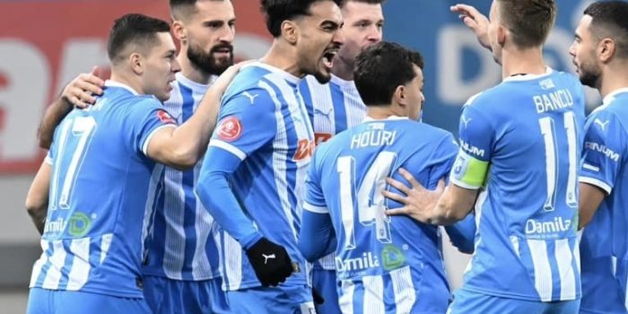 Carlos Mora, tico en Universitatea Craiva