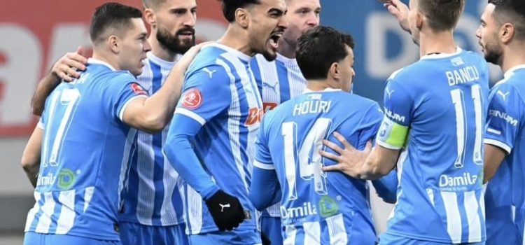 Carlos Mora, tico en Universitatea Craiva