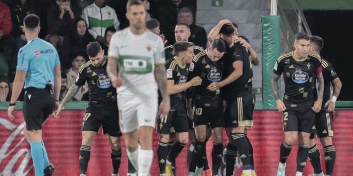 Iago Aspas celebra el 0-1 con sus compañeros. EFE/ Ana Escobar