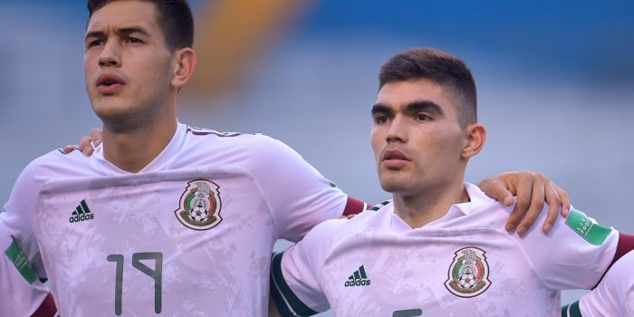 alt El mexicano César Montes, duda para el partido contra Ecuador por problemas musculares