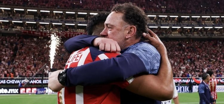 Chivas Sandoval Milito Mexico