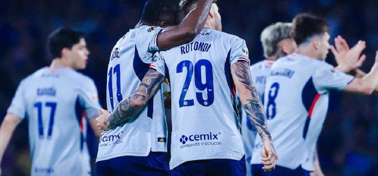 alt El argentino Carlos Rotondi le da el título a Cruz Azul