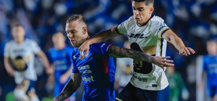 alt Cruz Azul y Pumas se dan la mano en el Estadio Azteca