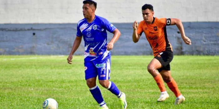 ALT Jorge Martínez, el único entrenador mexicano en El Salvador