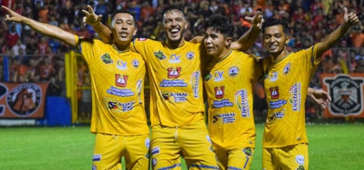 ALT El mexicano Delgadillo clasifica a Limeño a la final, Alianza y FAS empatan en El Salvador