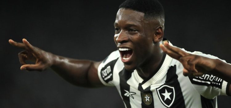 alt El panameño que tiene encantado Ancelotti y se posiciona en un grande de Brasil