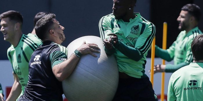 Julián Andrés Quiñones (d) entrena con sus compañeros este domingo en el Centro de Alto Rendimiento en Ciudad de México (México). EFE/ Isaac Esquivel